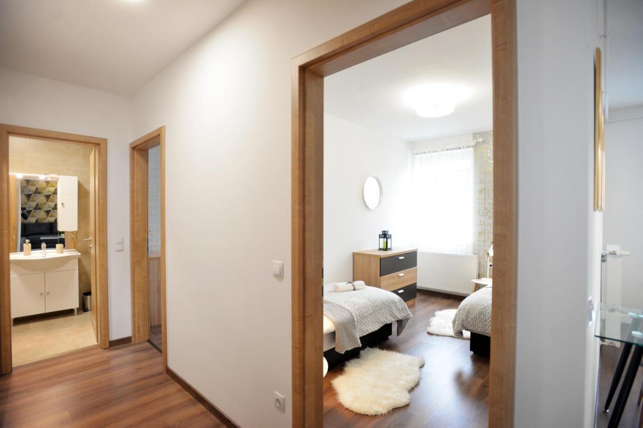One Luxury Suites Eger Eksteriør bilde