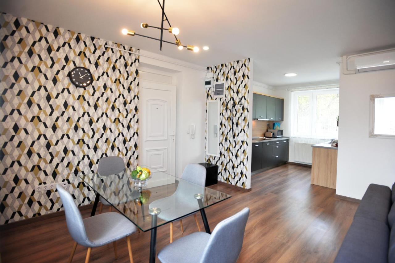 One Luxury Suites Eger Eksteriør bilde