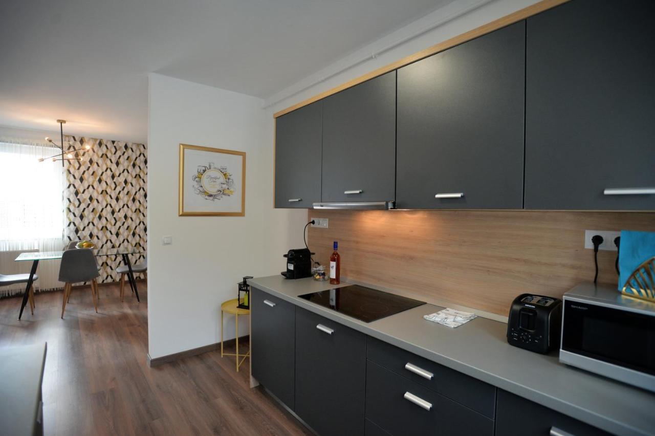One Luxury Suites Eger Eksteriør bilde