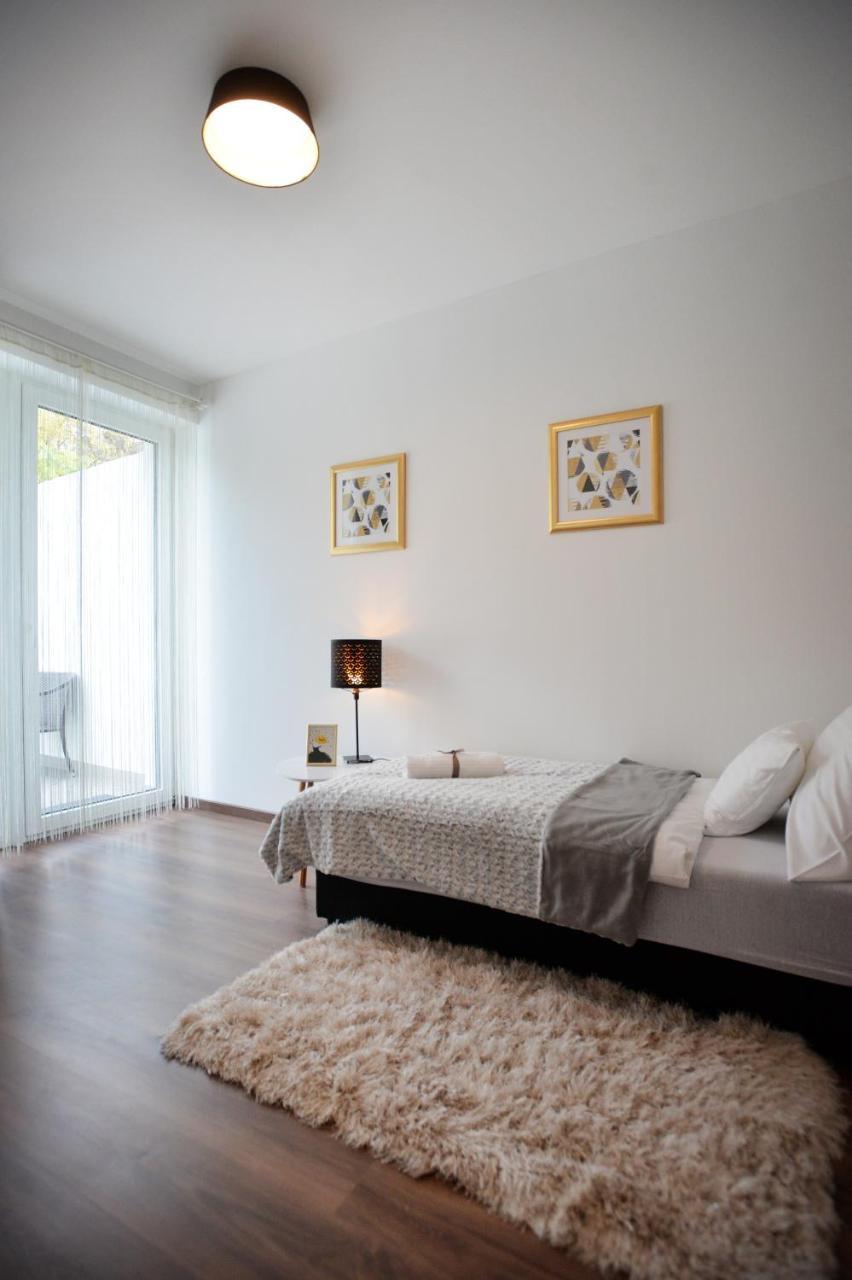 One Luxury Suites Eger Eksteriør bilde