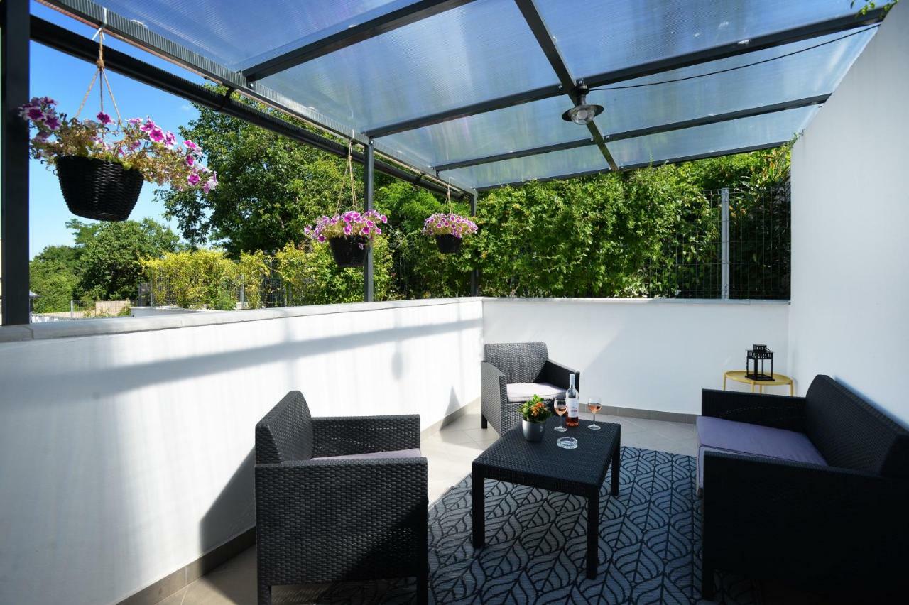One Luxury Suites Eger Eksteriør bilde