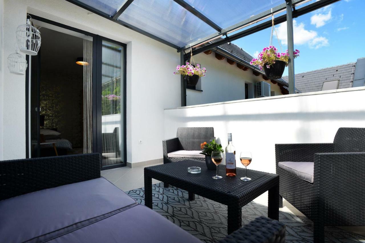 One Luxury Suites Eger Eksteriør bilde