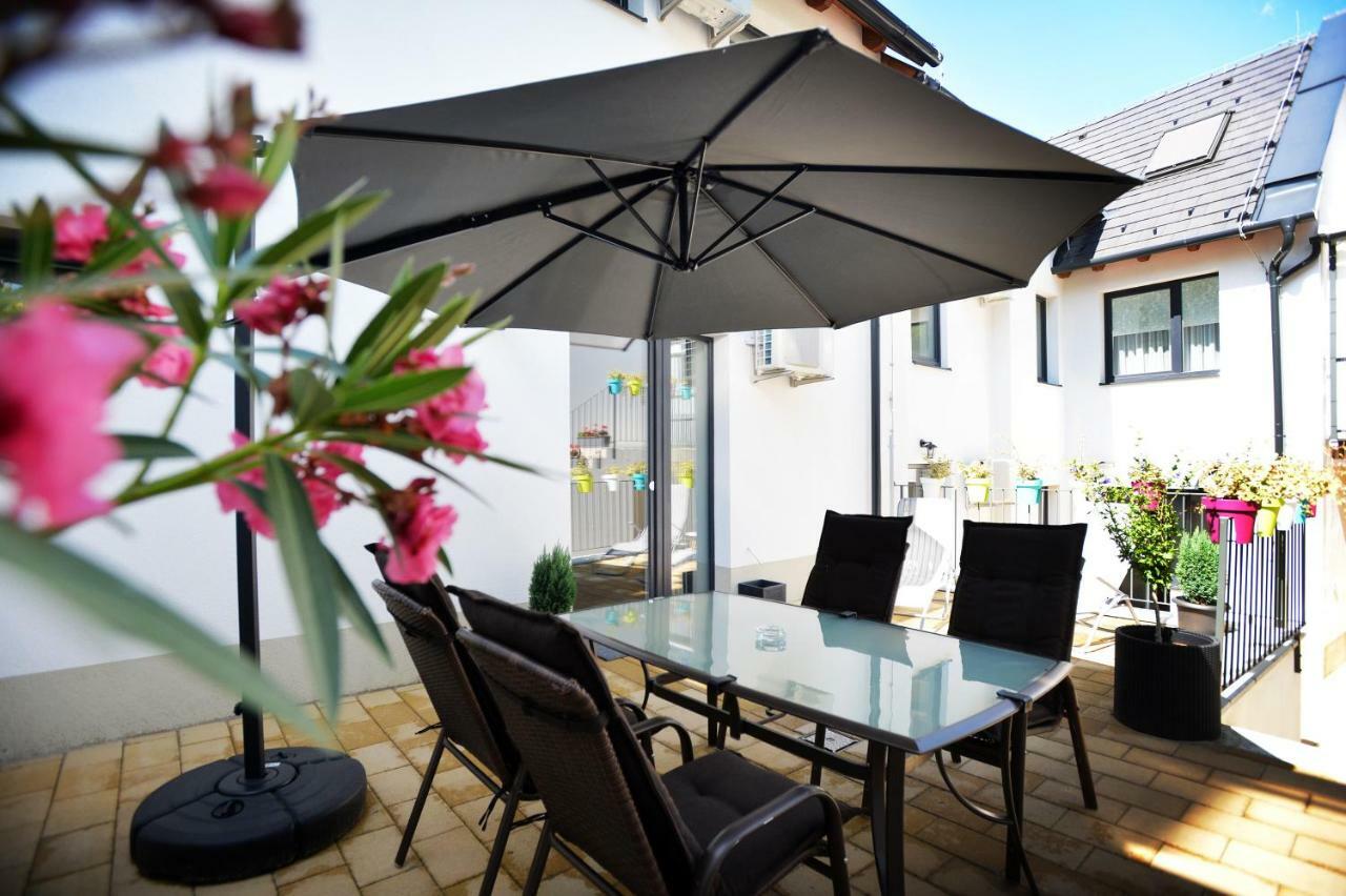 One Luxury Suites Eger Eksteriør bilde